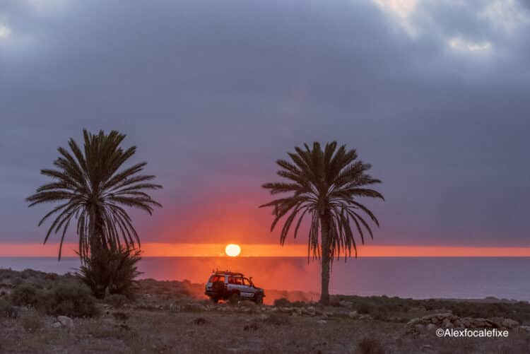 Panorama d'un spot de surf secret sur la côte marocaine