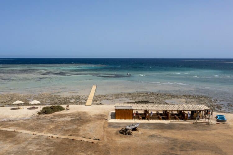 Centre de plongée en Égypte - Base en bord de mer à Wadi Lahami avec accès direct aux récifs coralliens de la mer Rouge.