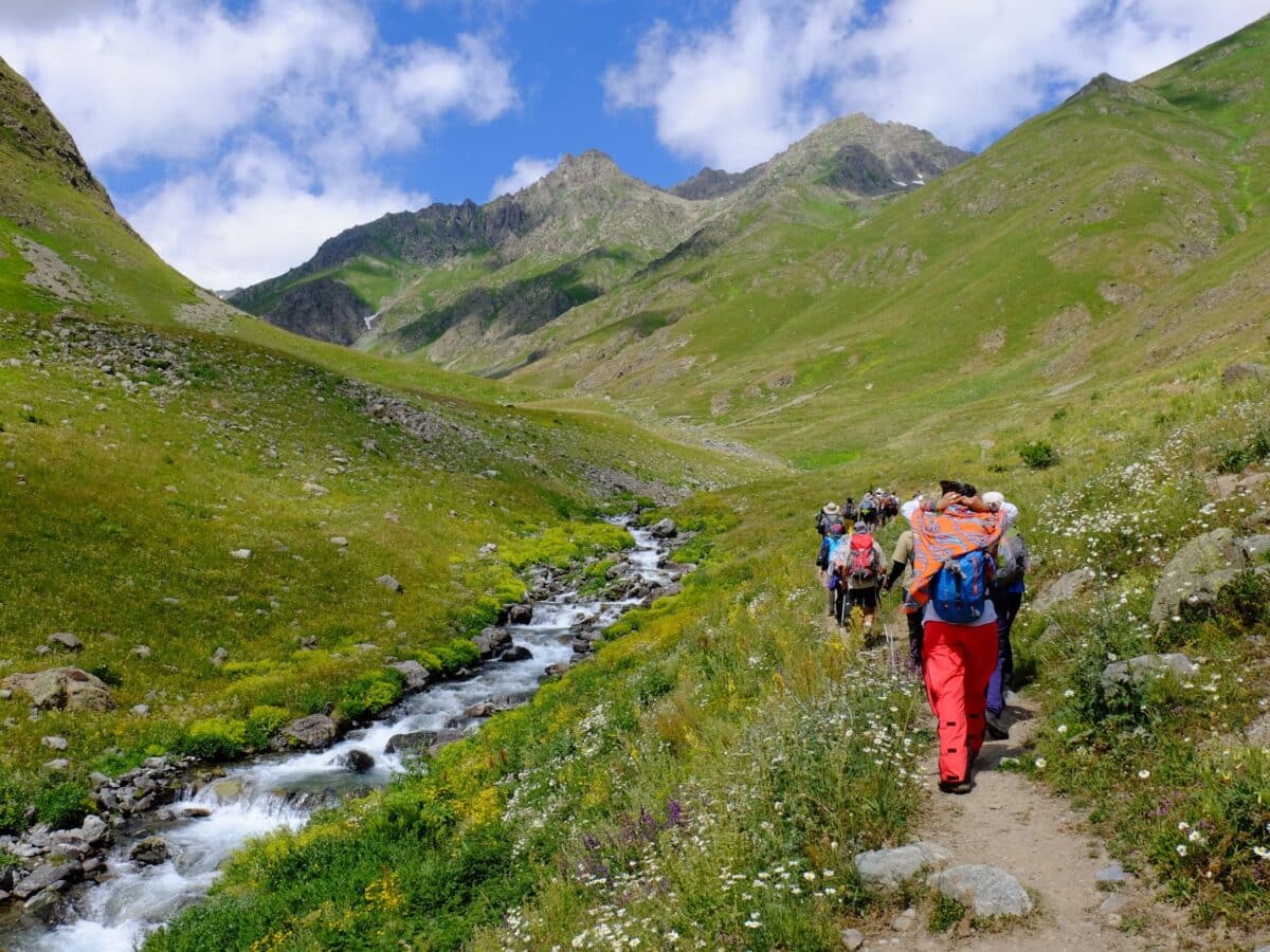 parcours mixte à pied et à vélo à travers histoire et nature