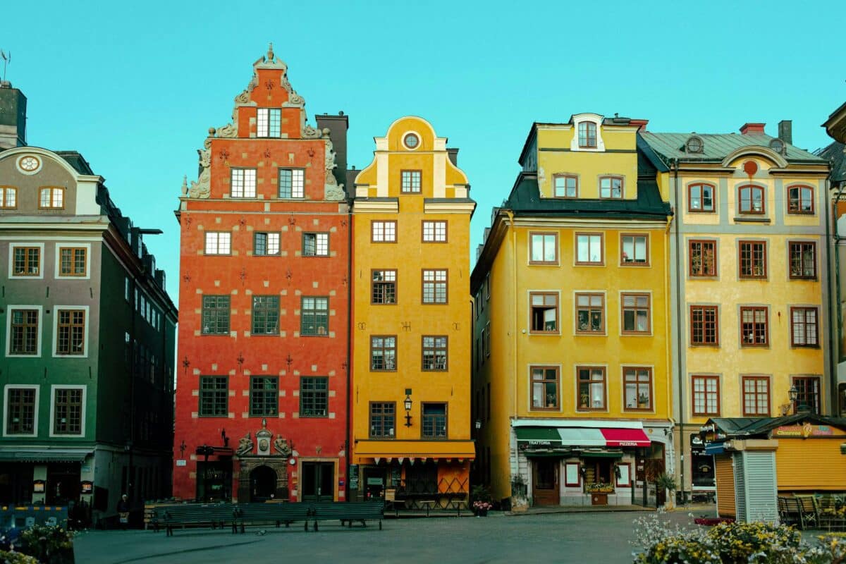 bâtiments colorés à gamla stan stockholm