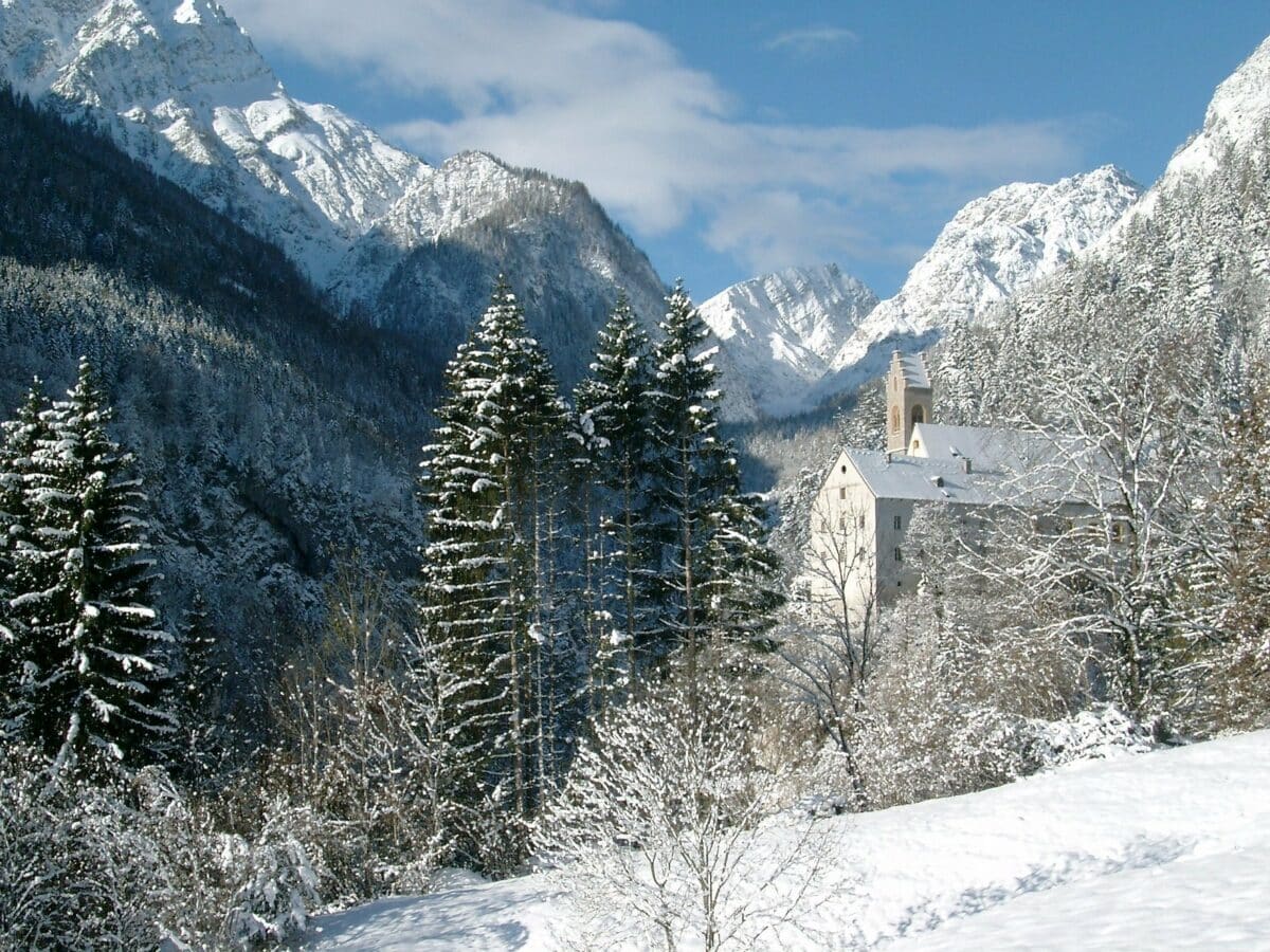 Abbaye de St-Georgenberg enneigée, Tyrol