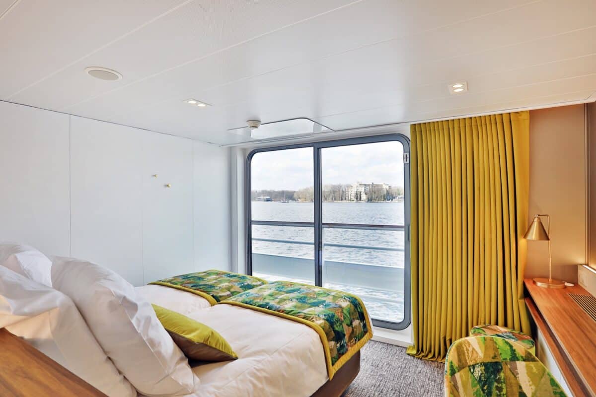 Cabine lumineuse avec vue sur le fleuve du MS Elbe Princesse II