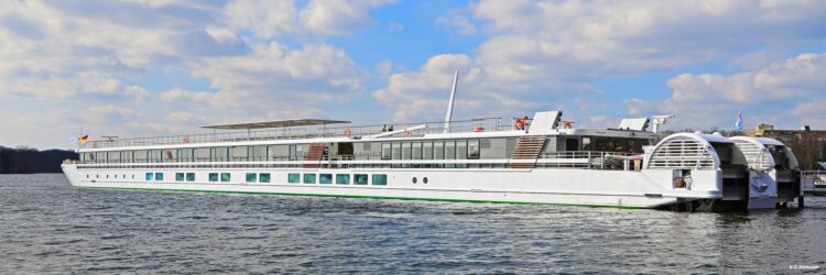 Vue extérieure du bateau MS Elbe Princesse en navigation