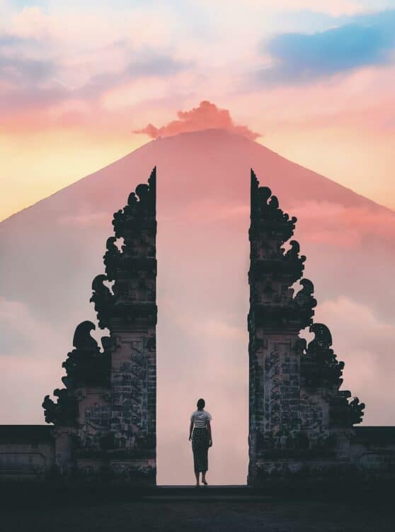 Portes du temple Lempuyang avec le mont Agung en arrière-plan