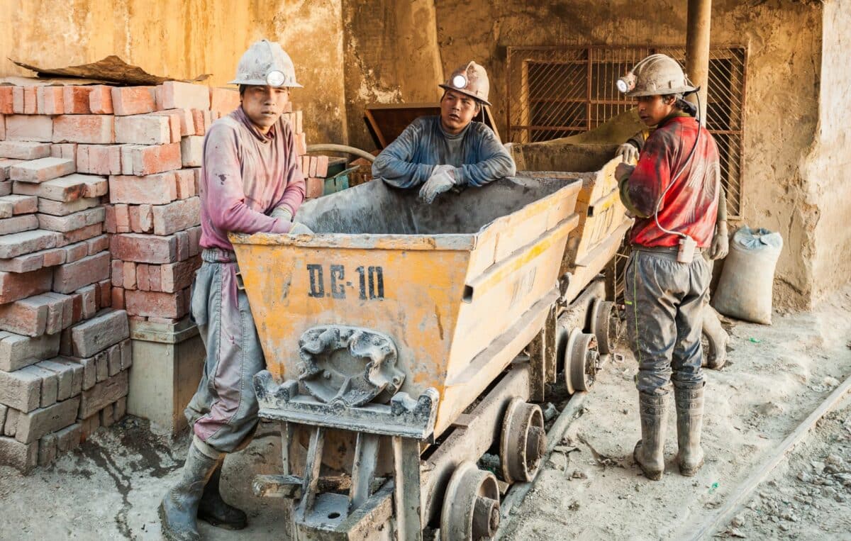 Mineurs travaillant dans les mines de Potosí, Bolivie