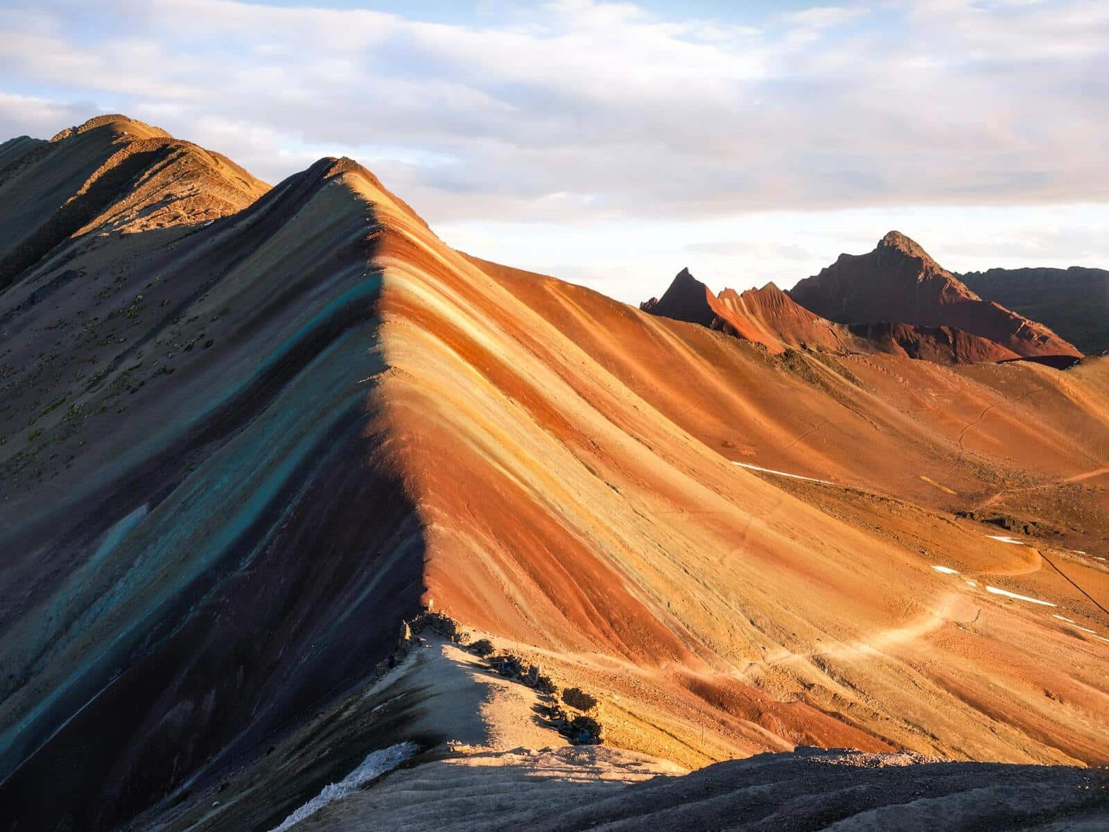 Montagne Vinicunca, la montagne aux sept couleurs au Pérou, paysage spectaculaire des Andes.